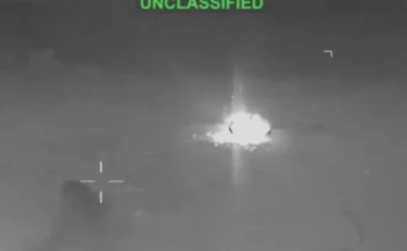 Gli Usa lanciano nuovi attacchi contro l'Iran: "Chiuderemo Hormuz"