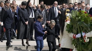 Silvio Berlusconi, &quot;testamento speciale&quot;: chi chiede 26 milioni ai figli