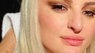 Arisa, la foto in accappatoio dietro le quinte a Ballando: dettagli intimi, Instagram in tilt