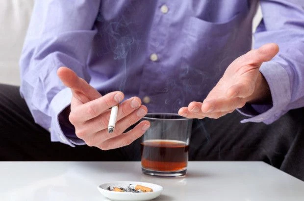Salute, il "mix letale" che ti accorcia drasticamente la vita: come evitare una morte prematura