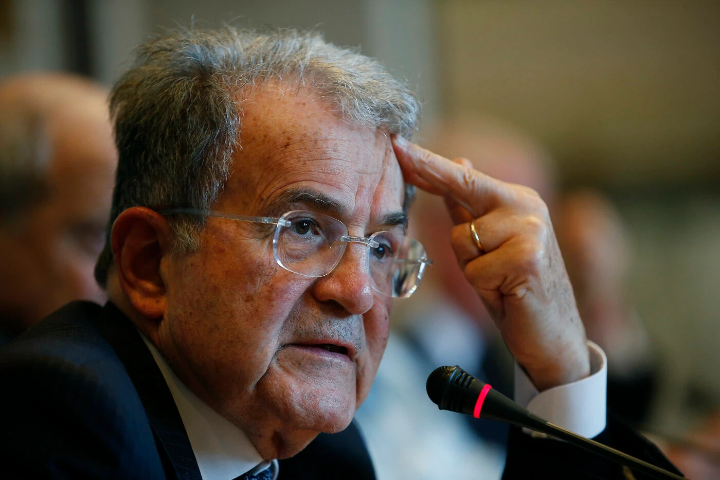 Paolo Becchi, la fine umiliante che nella storia fece solo Romano Prodi: il colpo di grazia a Giuseppe Conte