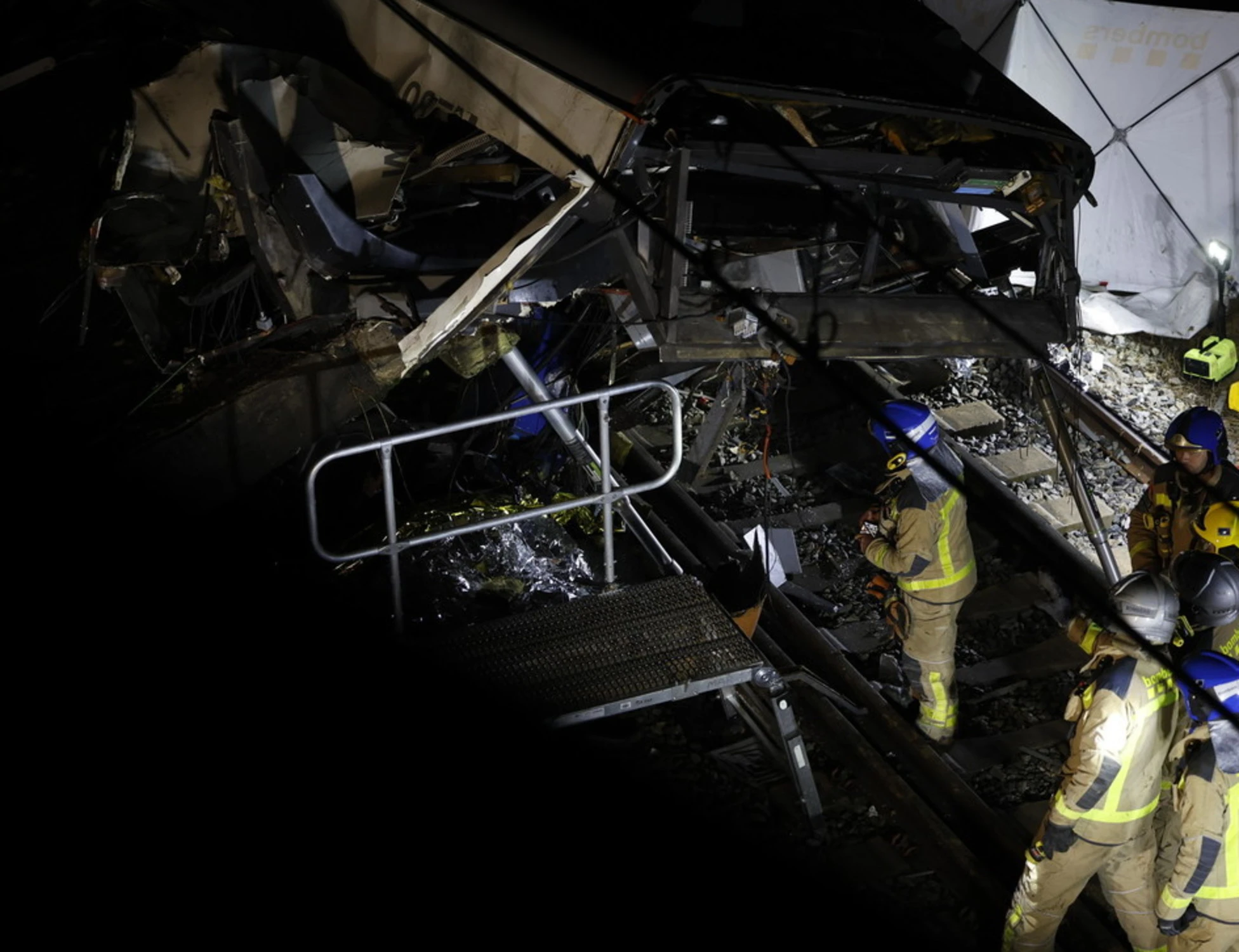 Spagna caos, deragliano altri due treni: cosa sta succedendo