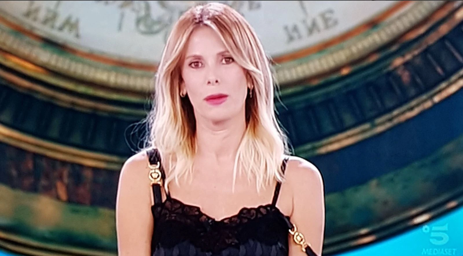 Isola dei famosi, Alessia Marcuzzi inizia tra le lacrime: "Riccardo Fogli, ti chiedo scusa". Lui reagisce così