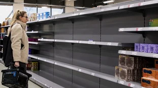 Supermercati vuoti e razionamenti, "teniamoci pronti": la frase "rubata" a Mario Draghi, scenari da incubo