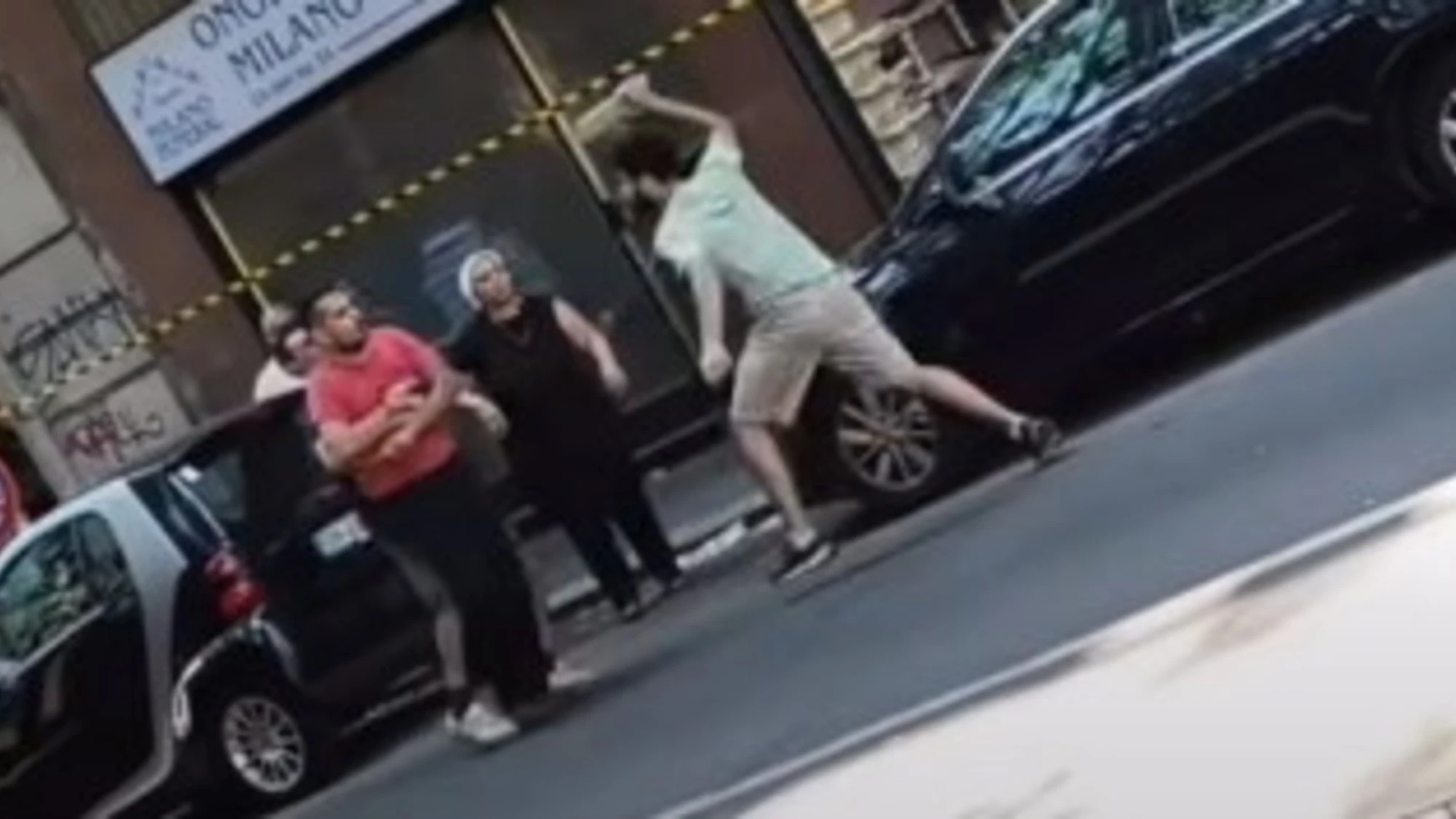 Milano, "bastonate in piazza San Materno, è ora di dire basta!": lo sfogo dopo l'ennesima rissa