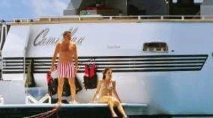 Agnese Renzi, bikini clamoroso. &quot;La vita da nababbo&quot; di Matteo sullo yacht: &quot;Occhio alla pancia&quot;