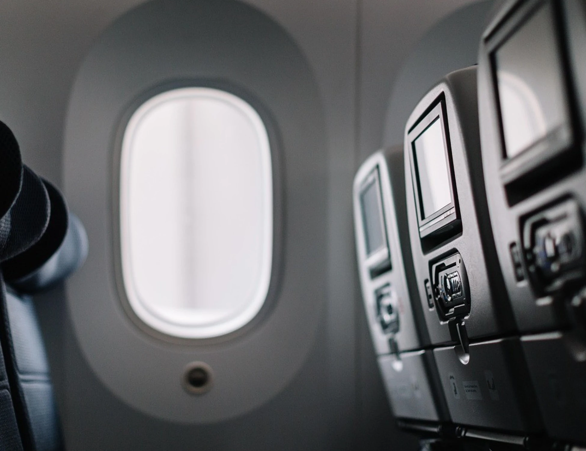 Aereo, cercano di imbarcare la nonna morta: orrore sul volo Easyjet