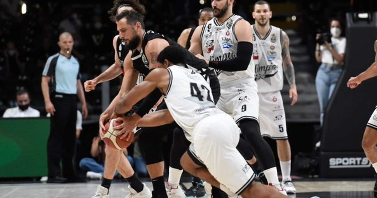 Basket, finale scudetto. Milano crolla anche in gara 4, lo scudetto è di Bologna