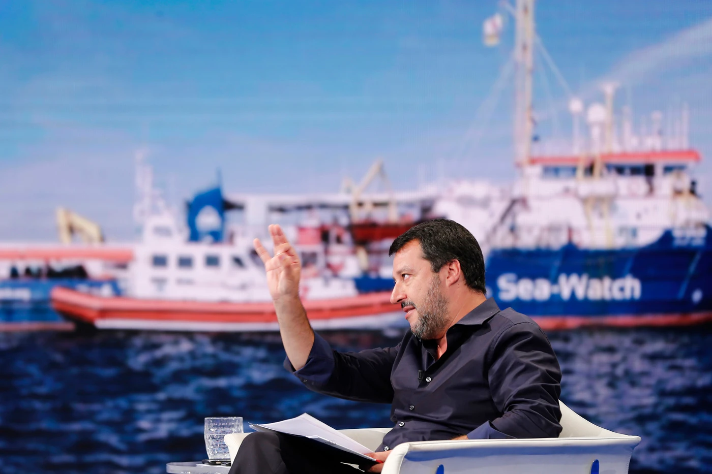 Sea Watch, Matteo Salvini ringrazia Carola: dopo il blitz, le misure-cannonata per mettere fuori gioco le ong
