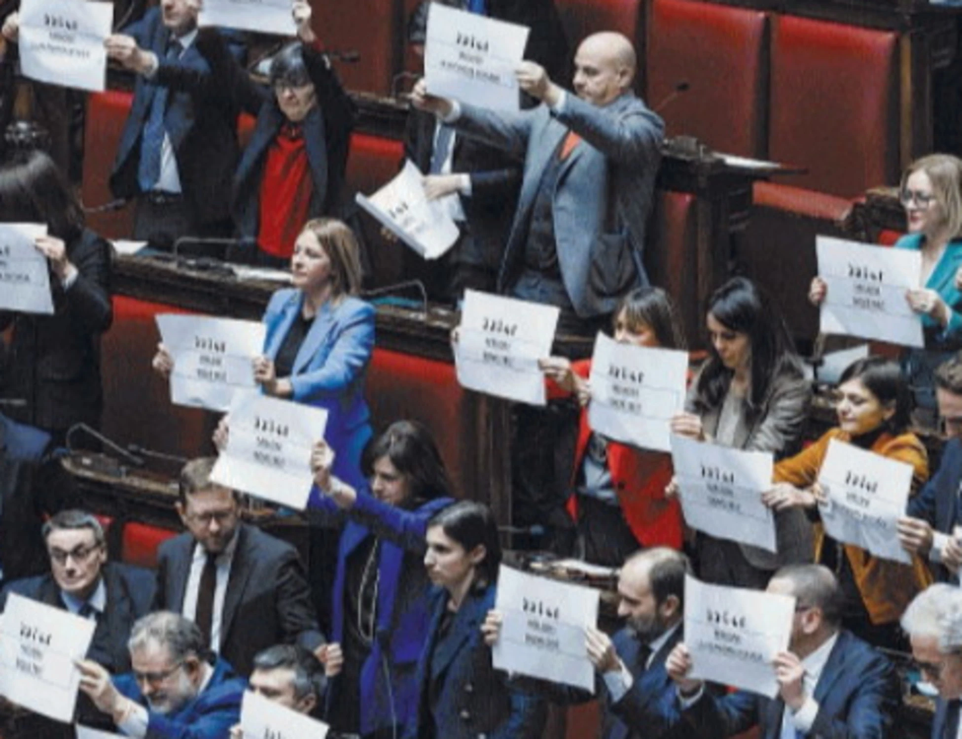 Almasri, il boomerang della sinistra: rischia l'inchiesta per fuga di notizie