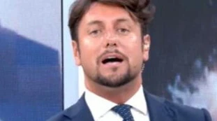 Giambruno, "auto-sospeso": la decisione dopo i fuorionda di "Striscia"