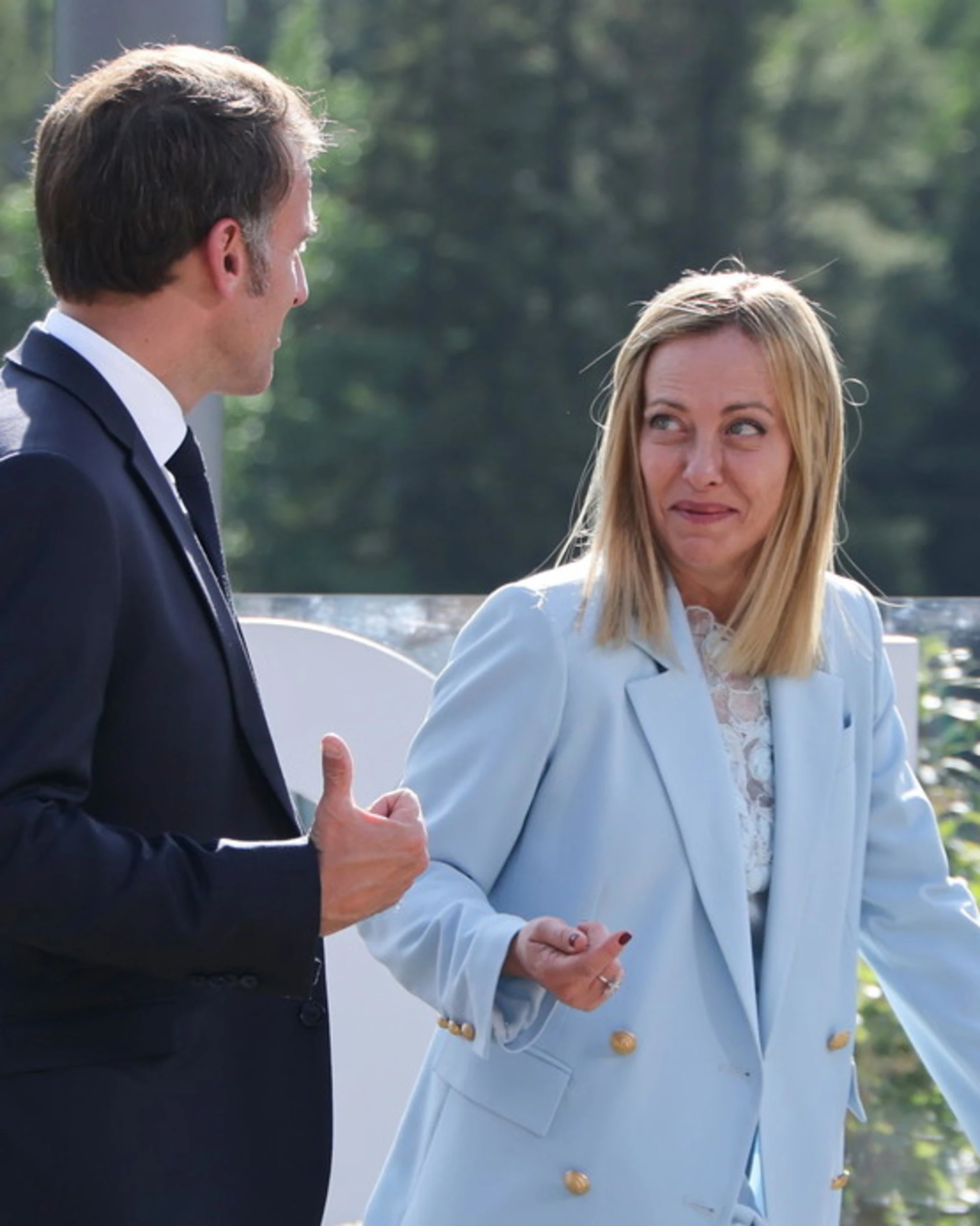 Meloni, anche Les Echos in ginocchio: "Tutti sedotti", colpo mortale per Macron