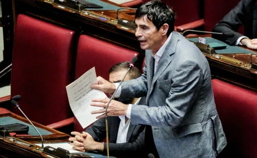 Nicola Fratoianni, menzogna e sciacallata: "Vergogna Meloni! Dei morti parla solo oggi". Ma...