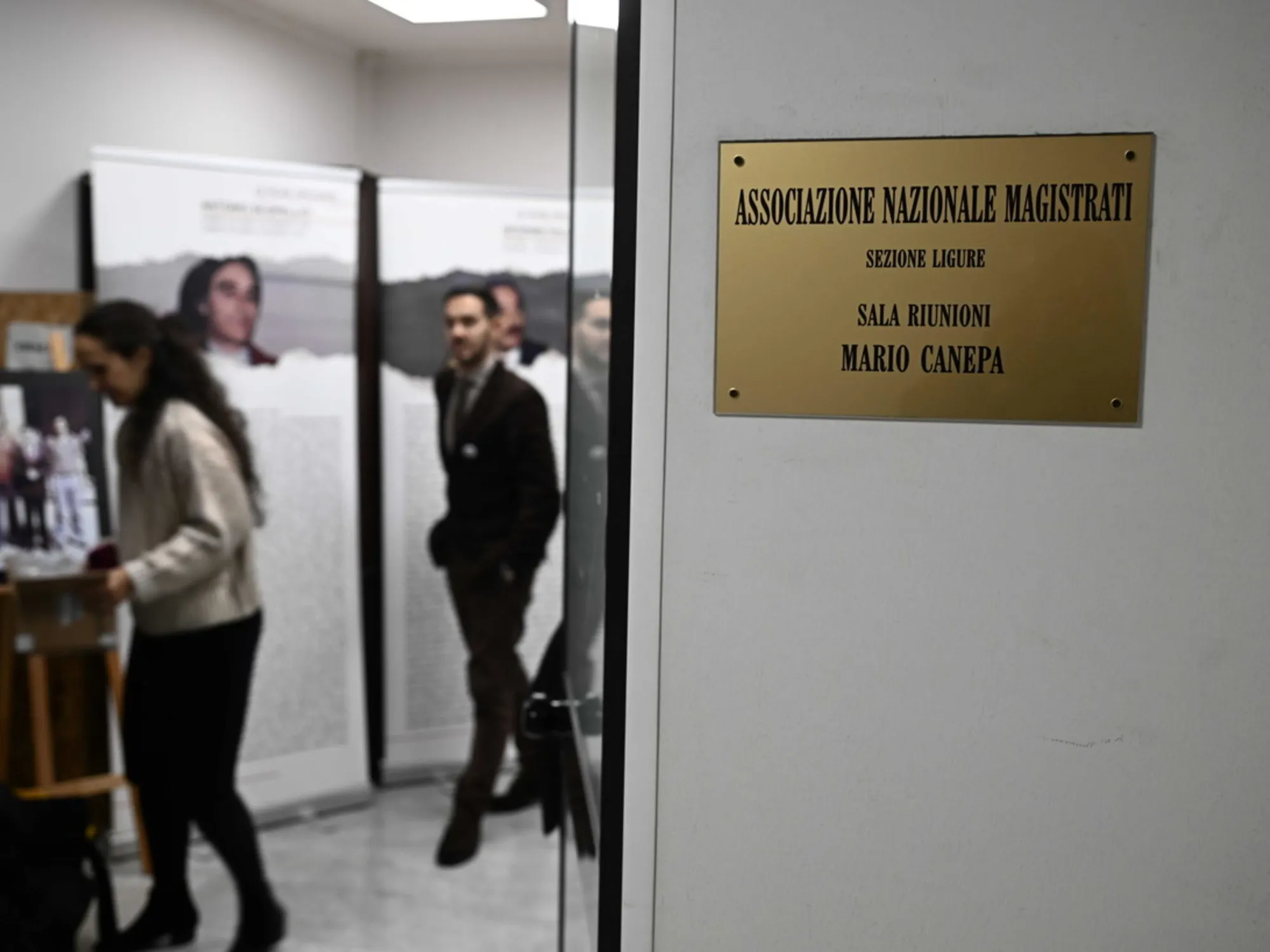 Leggi l'articolo: Dove beccano il pm di Genova, toghe rosse, esplode il caso