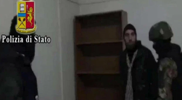 Vaticano, Papa Francesco nel mirino dei terroristi: fermato un somalo, le foto nel suo telefonino