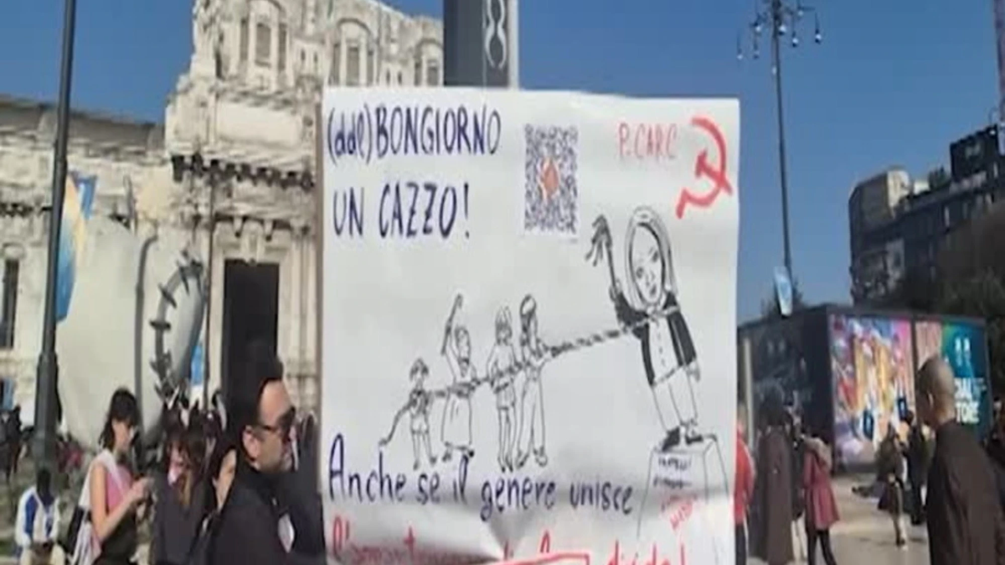 8 marzo, le immagini del corteo di Milano