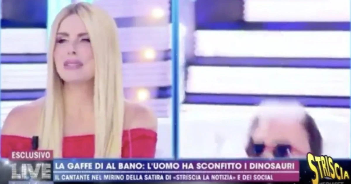 Striscia la notizia, Cristiano Malgioglio: rovinosa caduta in diretta dalla d’Urso, la reazione in studio