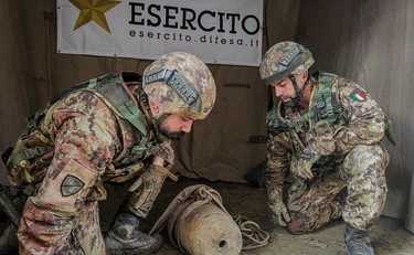 Bologna, l'università "vietata" ai militari