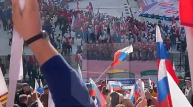 Vladimir Putin allo Stadio Luzhniki di Mosca: la "Z" tra il pubblico, insulti all'Ucraina
