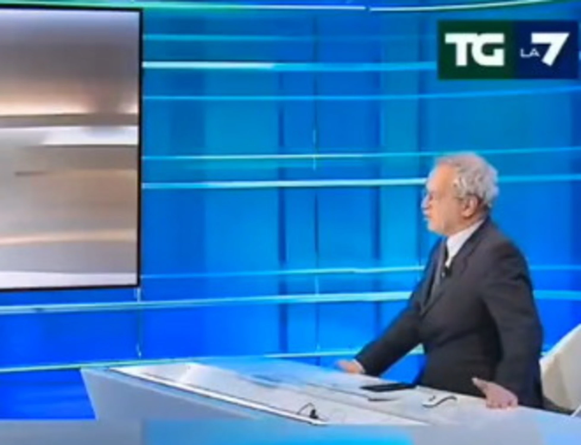 Enrico Mentana, la provocazione di Milena Gabanelli: "Metterci a 90 gradi"