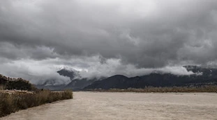 Meteo, il weekend del grande esodo funestato dalle piogge: addio sole, ecco dove