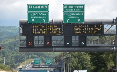 Firenze, getta l'ex dal cavalcavia e poi si toglie la vita