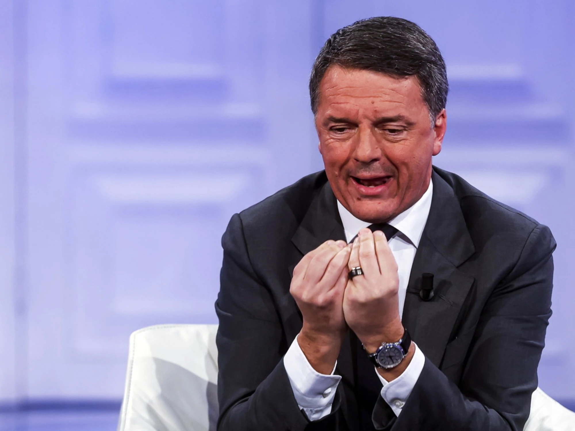 Ira Renzi su M5S: con la foto in osteria non si vince