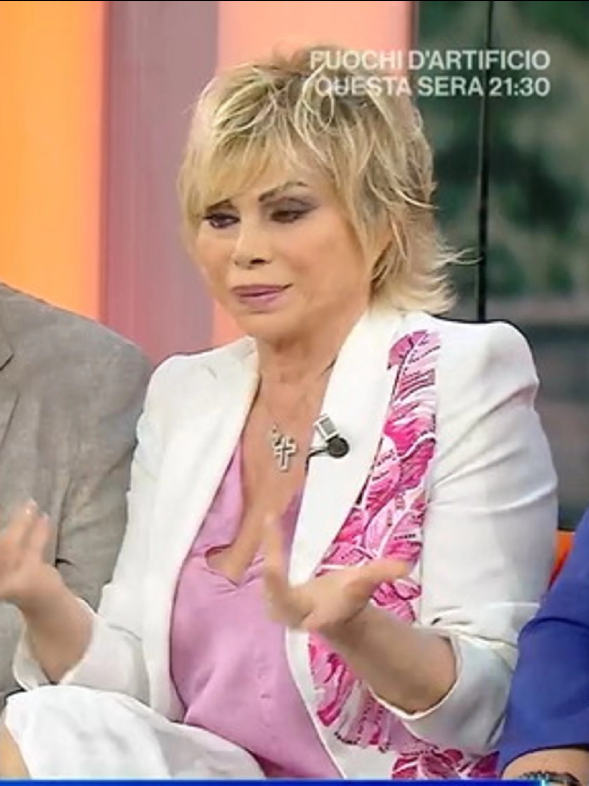 Carmen Russo, "ci ha provato con me": gelo dalla Balivo