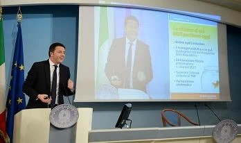 Lo show da televenditore di Renzi