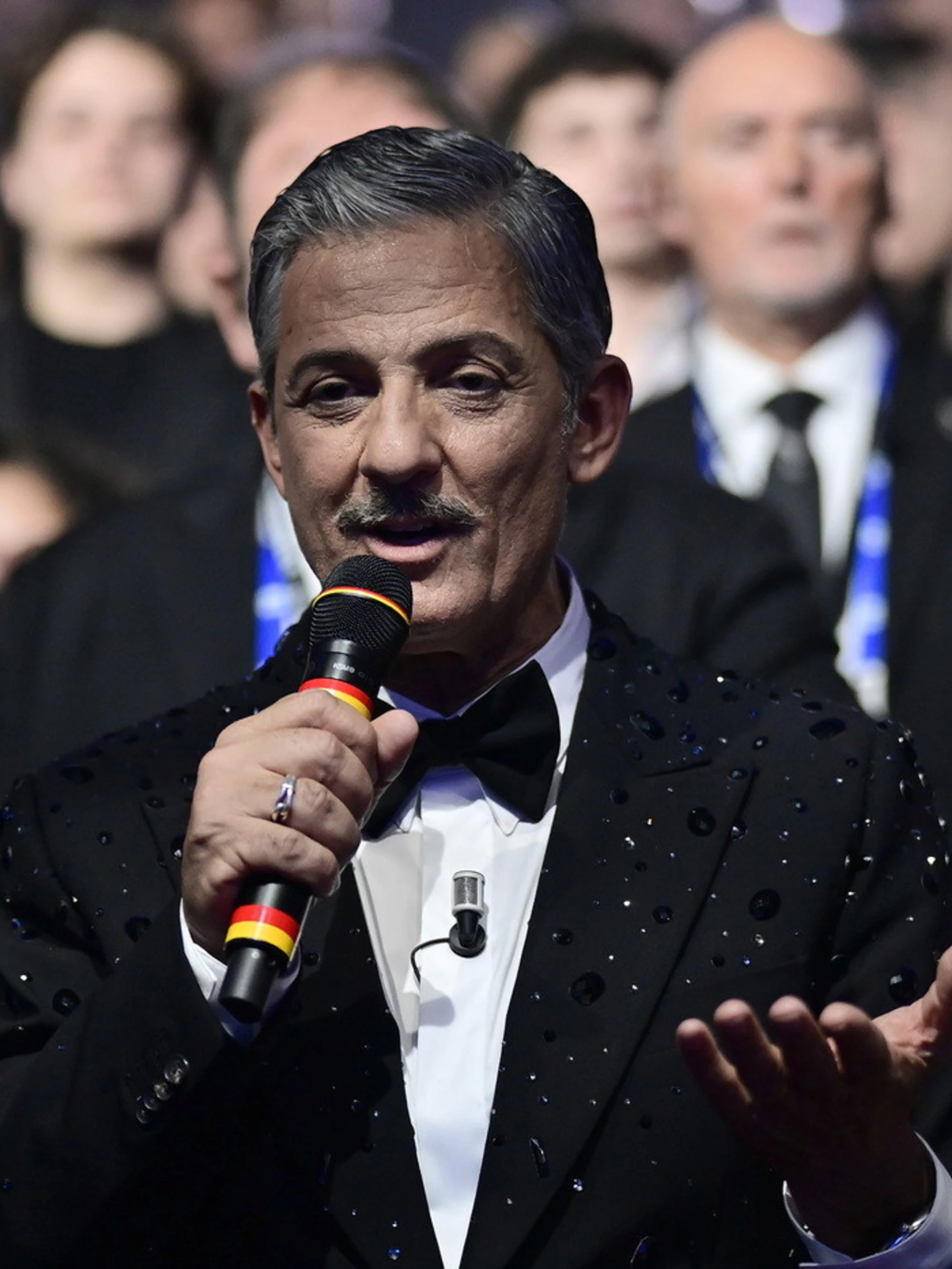 Su Fiorello derubato odio social senza sconti