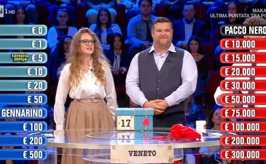 Affari Tuoi, Aurora furiosa con Sebastiano: "Sta pensando a come mollarlo"