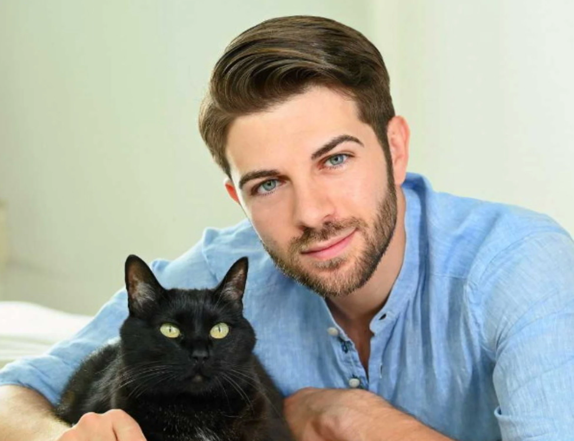 "Il gatto dai sette nomi", il libro del pet creator Federico Santaiti