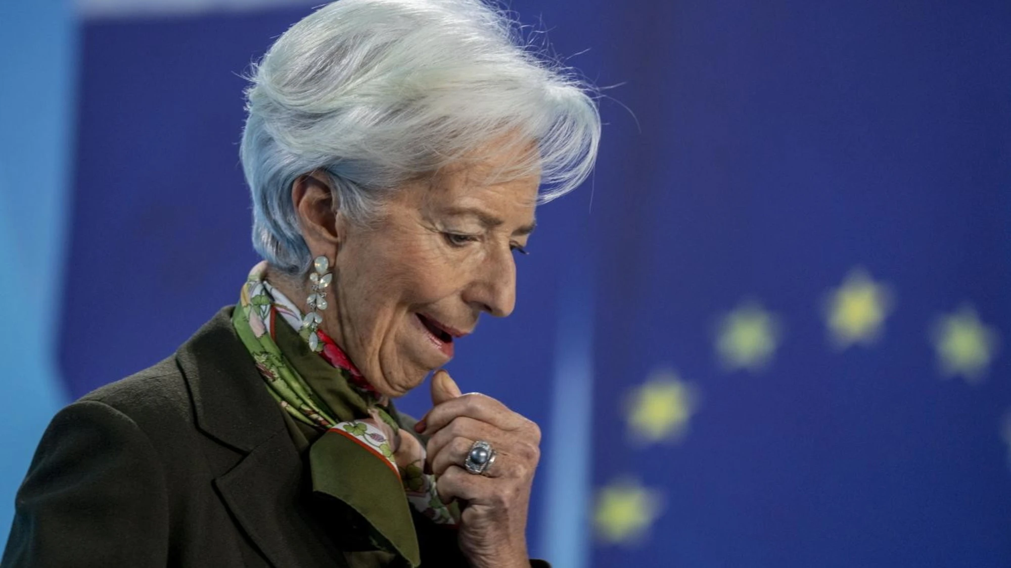 Christine Lagarde, da chi percepisce uno stipendio: scandalo alla Bce