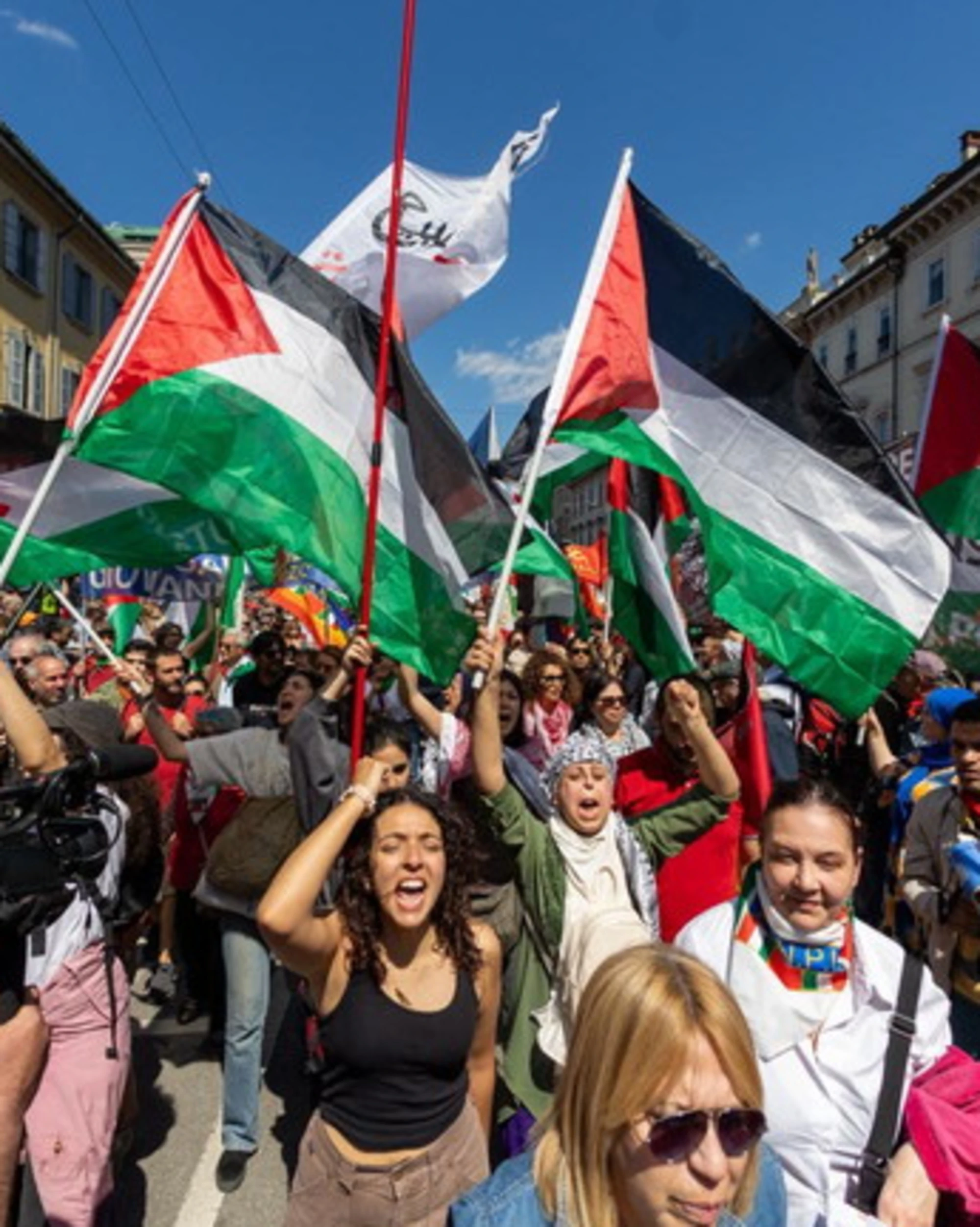 A sinistra usavano il 25 aprile contro la destra: ora la piazza contesta pure loro