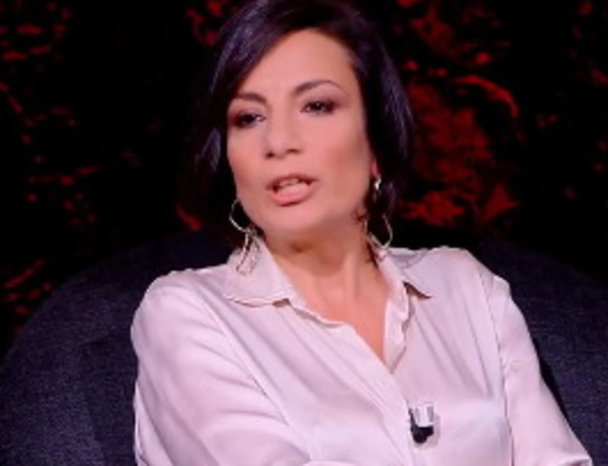 Quarta repubblica, Maddalena Oliva del Fatto zittita da Sallusti: "Di cosa sei felice"