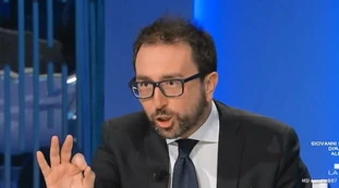 Otto e Mezzo, Lilli Gruber mette all'angolo Alfonso Bonafede: "Esiste un piano B?". Lockdown, una risposta inquietante