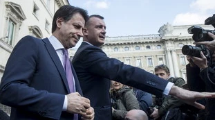 Giuseppe Conte, il suo partito al 14 per cento. Voci dal Pd: “chi l’ha suggerito davvero e perché"