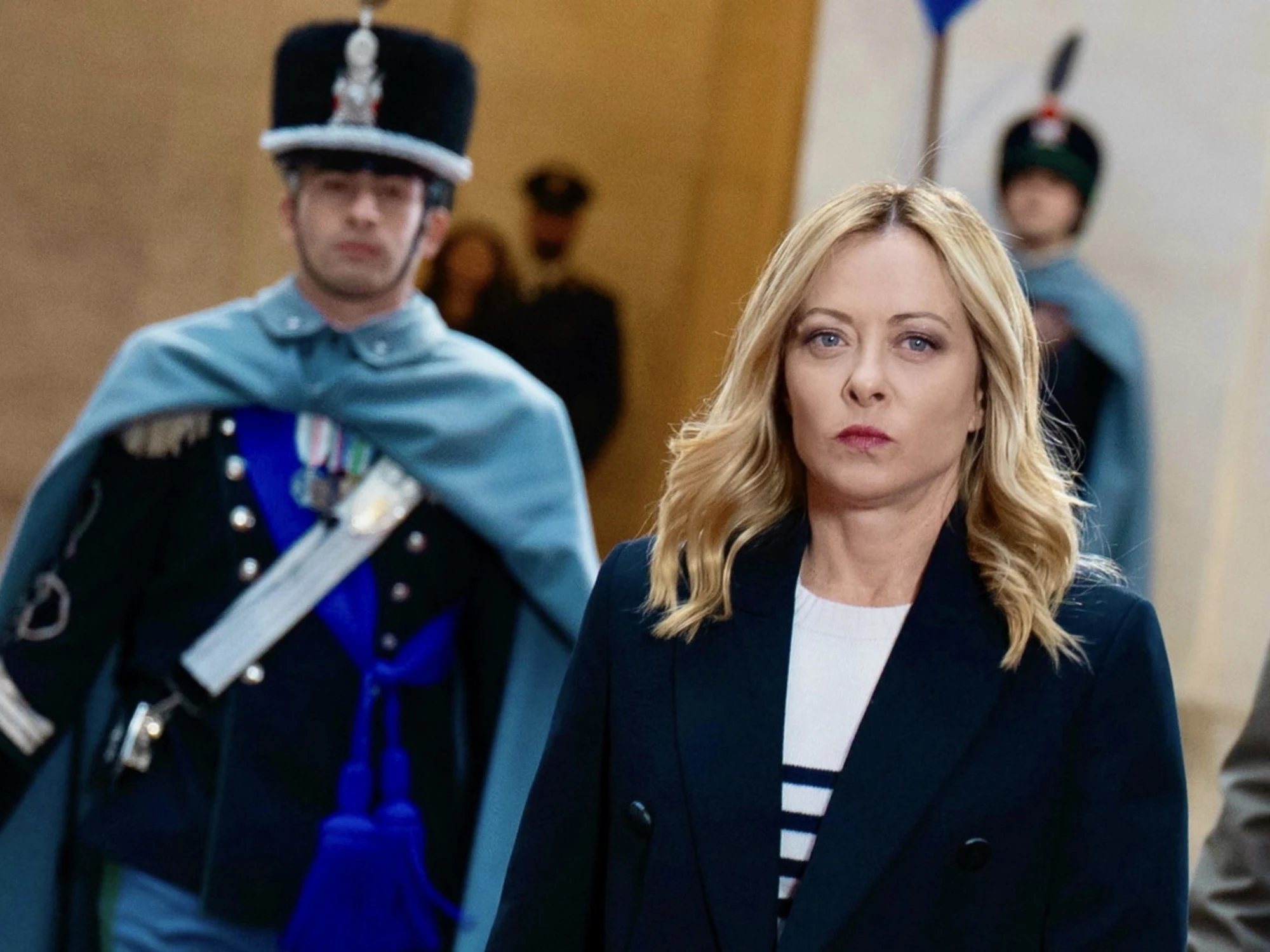 "Spara a Giorgia": la minaccia e la firma "B.R.", odio rosso sulla premier