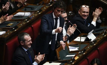 FdI denuncia la sinsitra: sfregio alla polizia alla Camera