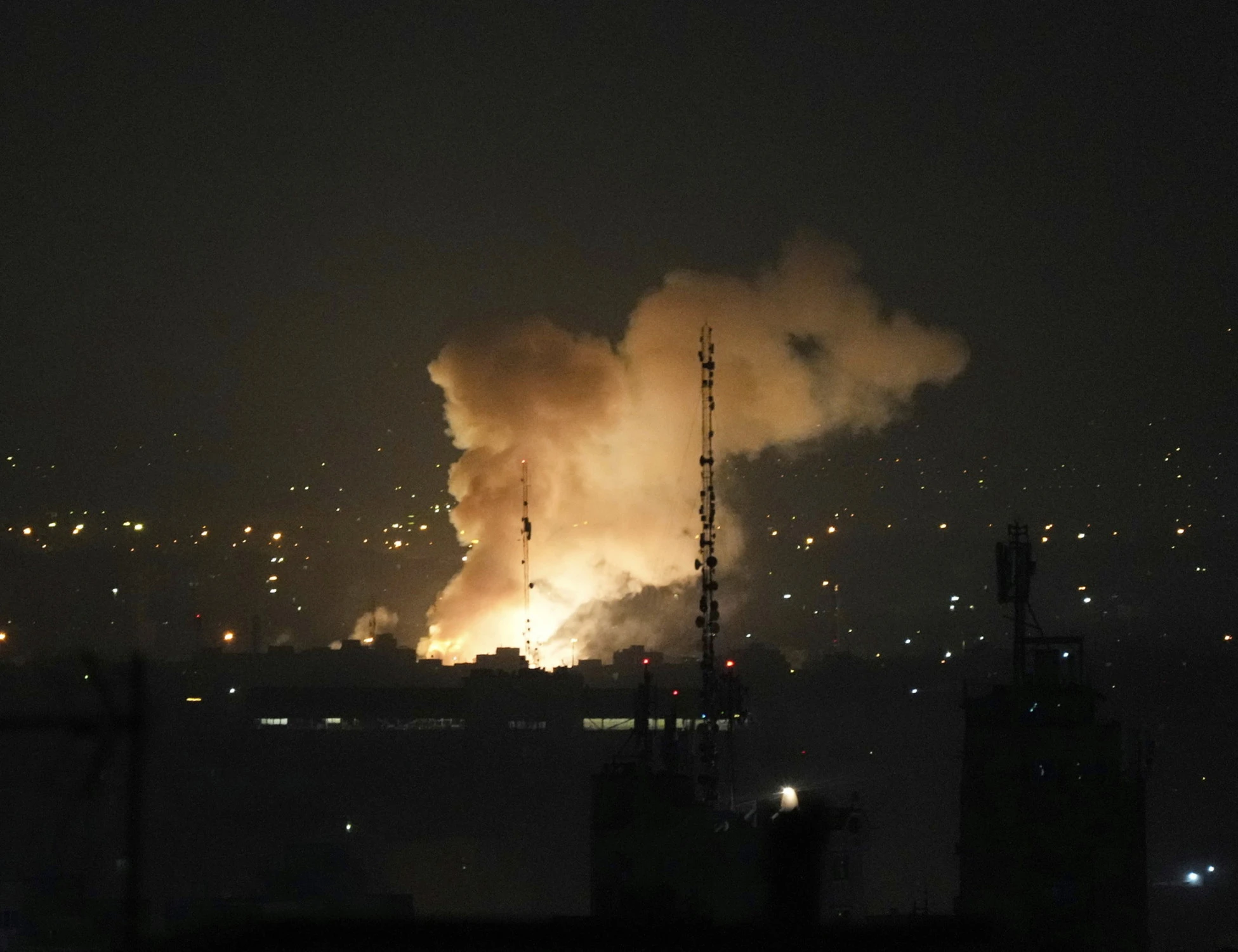Israele, un doppio attacco perfetto: la strategia per "decapitare" l'Iran