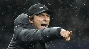 Juve, Antonio Conte "è arrivato su una Smart nera": clamoroso a Vinovo