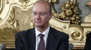 Valditara zittisce la sinistra: "Chi era mio padre"