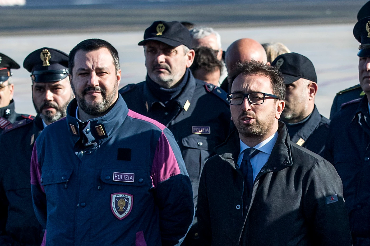 Repubblica, insulto a Matteo Salvini e Alfonso Bonafede che aspettano Cesare Battisti: "Castigacomunisti"