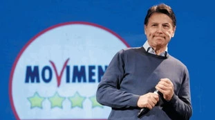 M5s, reddito a tutti i campani: l'ultima farsa di Giuseppe Conte