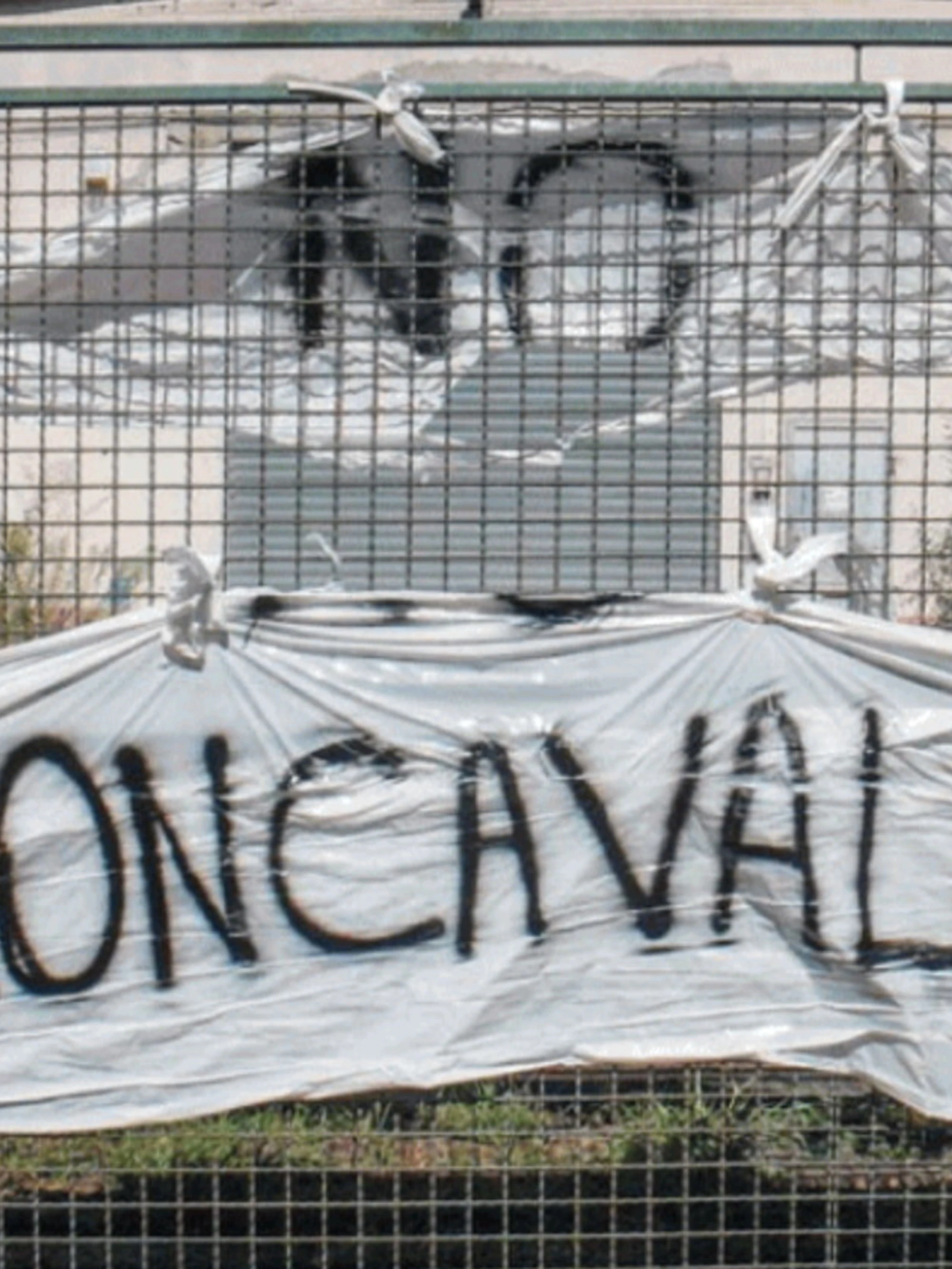 Leoncavallo, Sala trova una nuova casa ma in migliaia sono senza per i cantieri bloccati