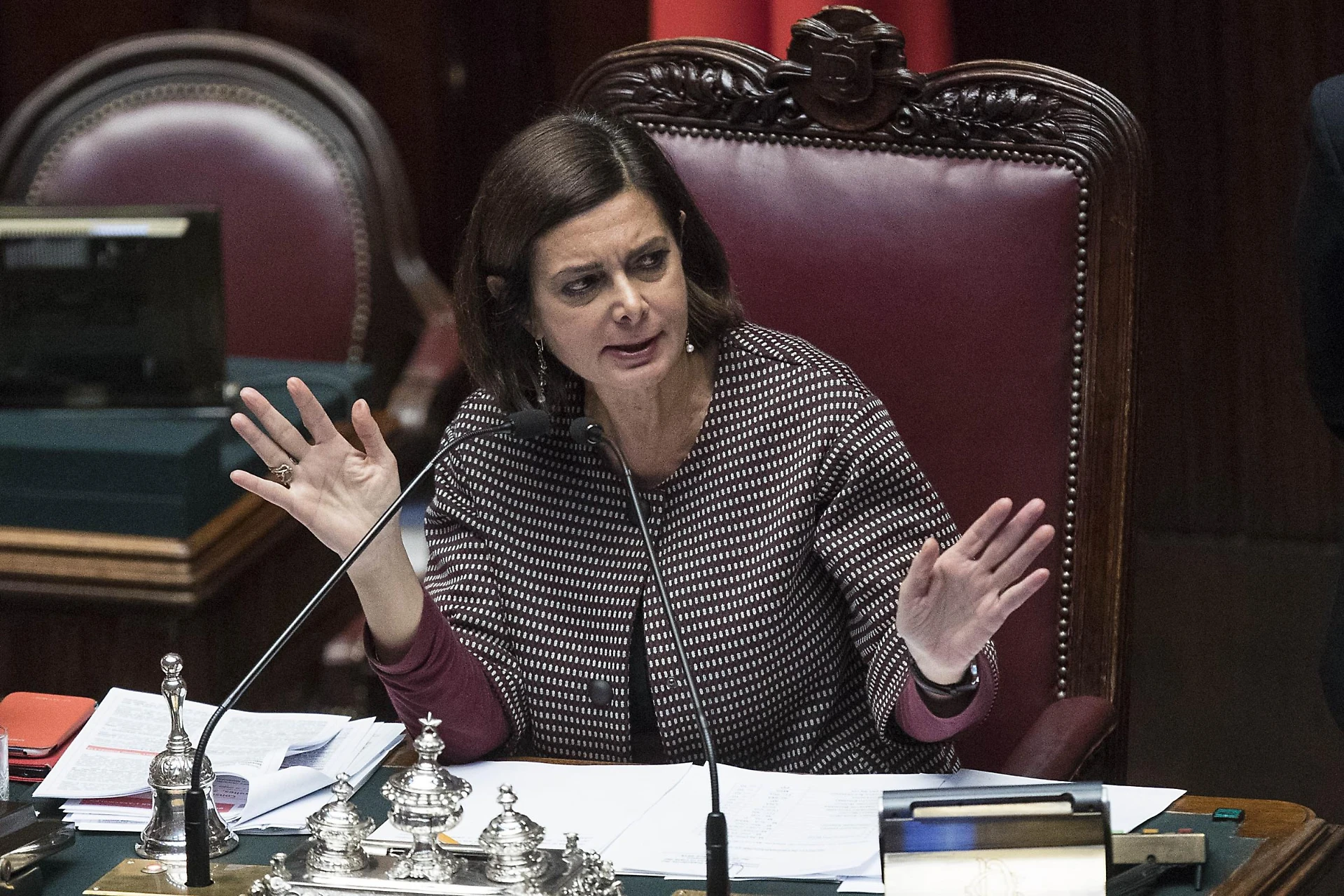 Boldrini, il brutto sospetto: aiutino a Renzi sulla mozione contro Visco, e in cambio...