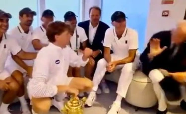 Jannik Sinner, il clamoroso imprevisto a Wimbledon: fa spostare il presidente del Coni per la foto