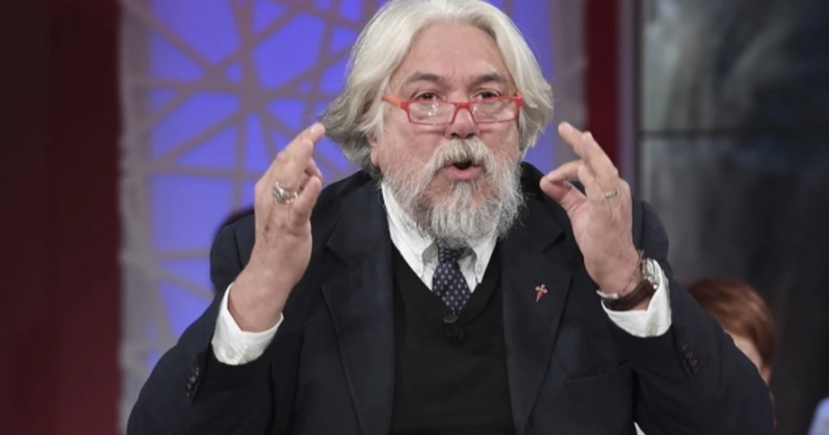 Alessandro Meluzzi, "la nuova normalità": il video degli zombie in un centro commerciale, "come ci ha ridotto il Covid"
