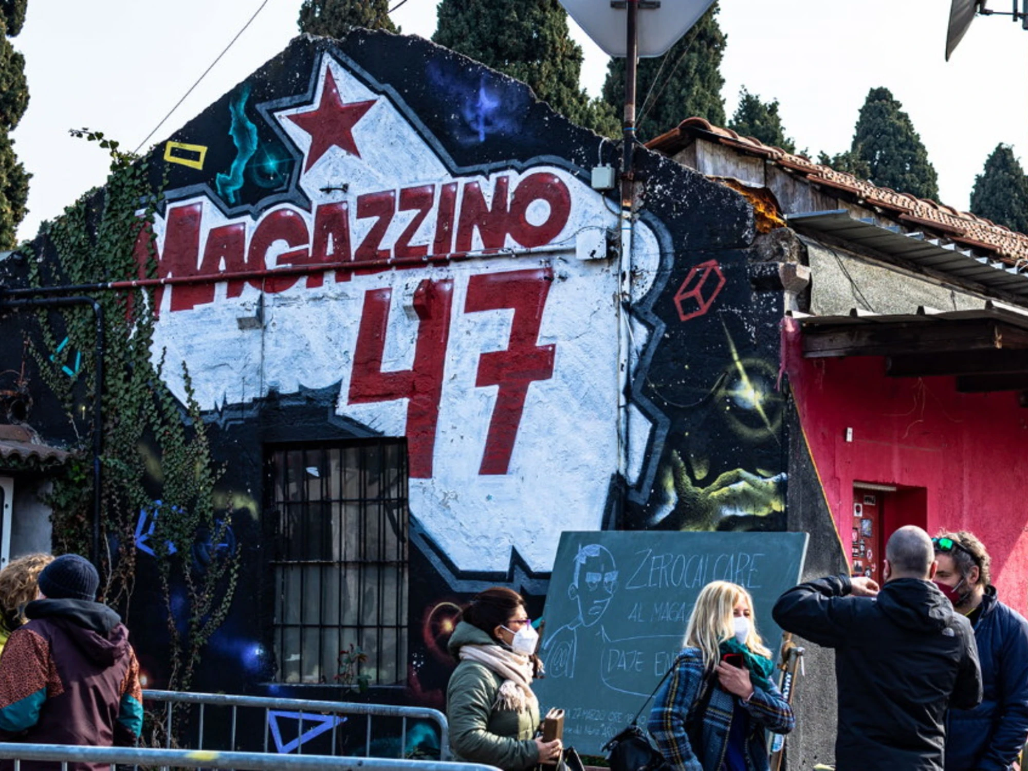 Brescia, il giudice al centro sociale per spingere il "No": esplode il caso