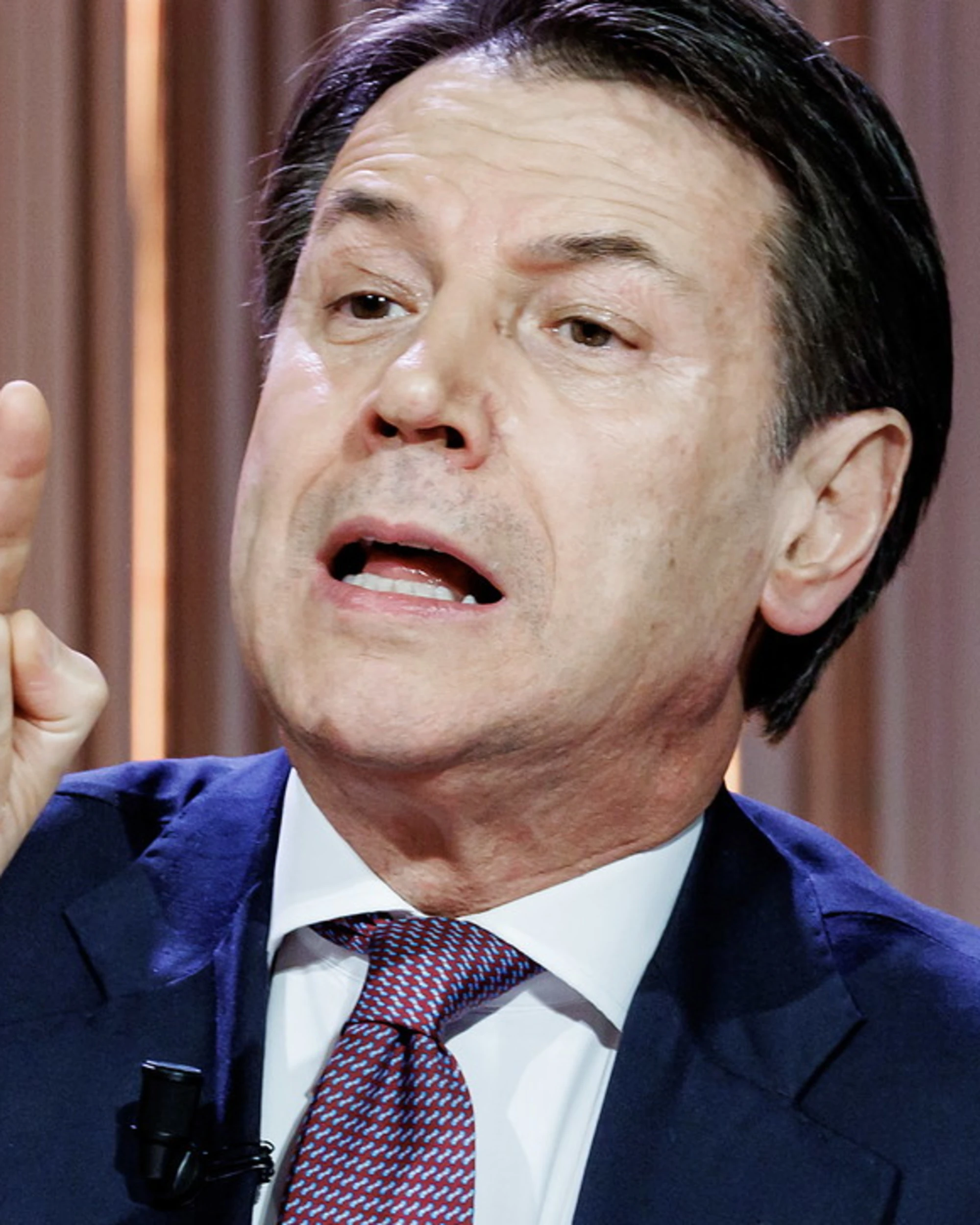 Giuseppe Conte, l'ultima figuraccia. FdI: "Bullo in Aula e agnello in tv"